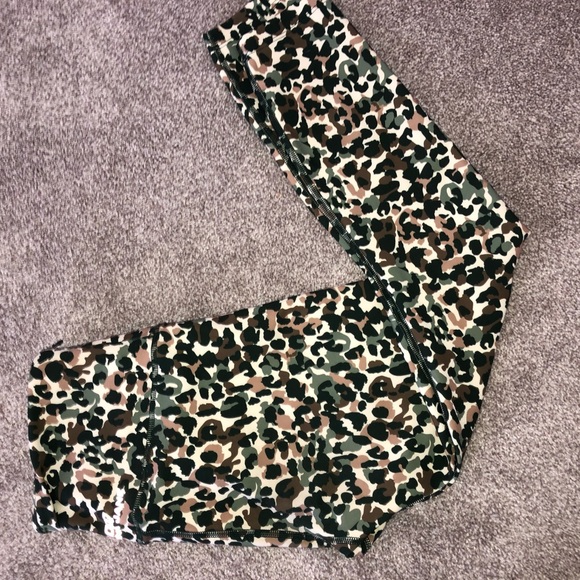 Lorna Jane Pants - LIMITED ADDITION LORNA JANE CAMO PRINT 🌲